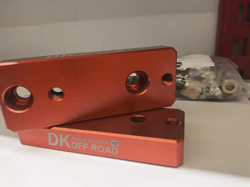 براکت موجگیر جلو هایلوکس روو برند DK - 2