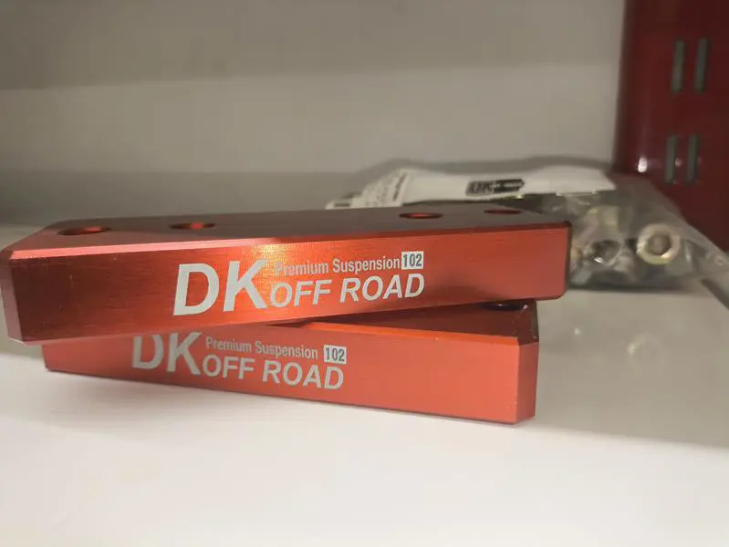 براکت موجگیر جلو هایلوکس روو برند DK